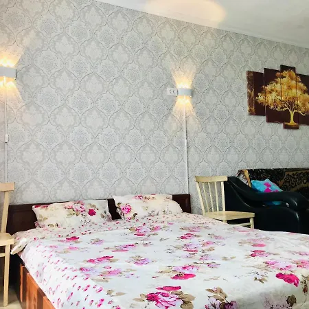 Flat In The City Center Караганда Экстерьер фото